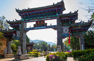 Photo Sheng Pu'er from the Yiwu Mountains