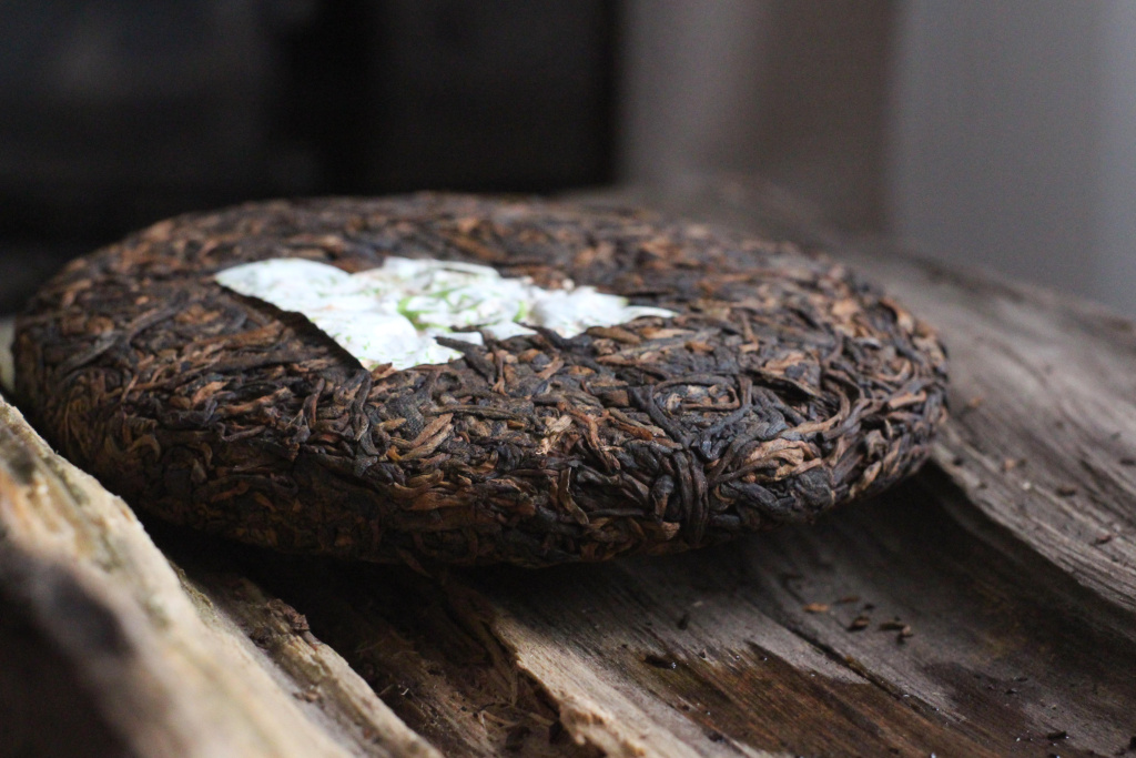 Шу пуэр с гор в Лаоманьэ Шу пуэр с гор в Лаоманьэ