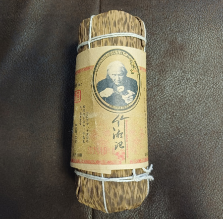 Dark Tea (Hei cha) - Старые чайные головы прессованные в брикет (Завод: "Да Мин", дата производства: 18.02.2013, вес: 250 гр.)., 