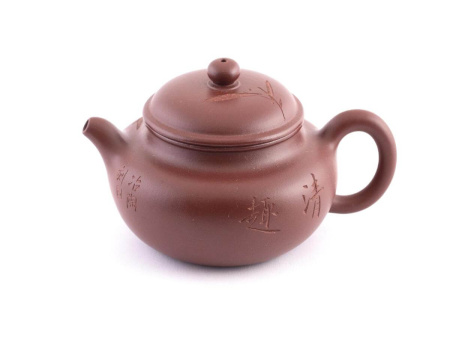 Yixing clay teapot "Lingonberry blossom" by master Gao Wenyi, 130 ml.. Price: ₽30,400 rub.