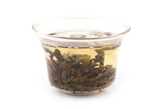Loose Leaf Pu-erh Tea - Шэн пуэр 2021 г. "Нака цяому" (Высокие деревья из Нака), 