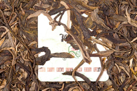 Pressed Raw Pu-erh Tea - Sheng pu-erh 2018 "Daxueshan" brand "Kaishunhao" 357 g, 