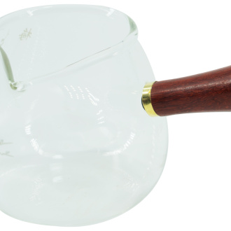 Glass chahai with a wooden handle "Golden Magnolia Branch", 390 ml. Price: ₽2,530 rub.