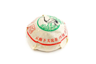 Pressed Raw Pu-erh Tea - Sheng pu-erh 2006 "Cangshan Yinhao" brand "Pine and Crane" factory "Xiaguan" 100 g, 