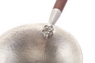 Metal sieve with a wooden handle "Flower". Price: ₽2,730 rub.