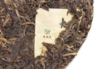 Pressed Raw Pu-erh Tea - Sheng Pu'er 2015 "Daxueshan" brand "Kaishunhao" Juming plant, 357 g, 