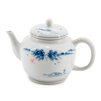 Hand-painted porcelain teapot "Privacy", 180 ml. Price: ₽3,240 rub.