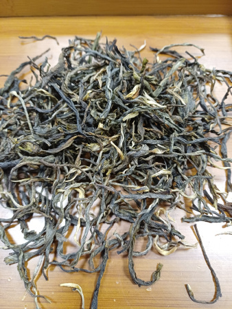 Loose Leaf Pu-erh Tea - Sheng pu'er 2025 "Bada da shu" (from the large trees of Mount Bada), 