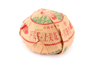 Pressed Raw Pu-erh Tea - Sheng pu-erh 2005 "Premium grade" of the "Pine and Crane" brand from the "Xiaguan" plant, 100 g, 