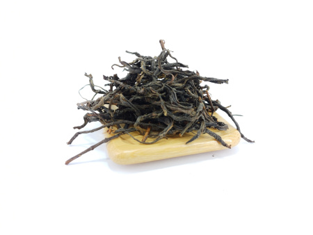 Red tea Fengqing Du Shu Shai Hong (Red Tea from Large Puer Trees)