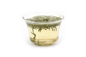 Yellow tea Mending huan ya (Yellow buds from Mending).