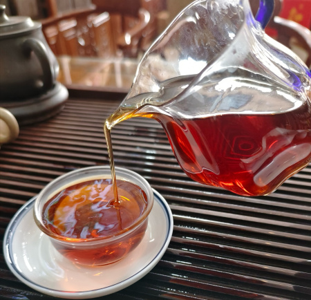 Pressed Rip Pu-erh Tea - Shu puer "Banzhang Longzhu" from the "Kaishunhao" plant, 