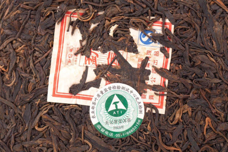 Pressed Raw Pu-erh Tea - Шэн пуэр 2006 г. "Мэнку гухуабин" 357 г, 