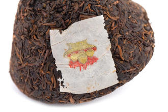 Pressed Rip Pu-erh Tea - Шу пуэр 2004 г. марки "Священное пламя" завода "Сягуань" гриб 250 г, 