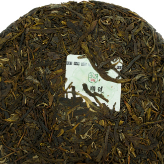 Pressed Raw Pu-erh Tea - Шэн пуэр 2021 г. "Медовая рифма из Сигуй" марки "Кайшуньхао" 357 г, 
