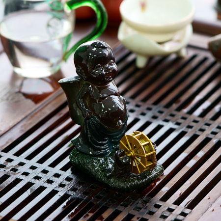 Color-changing tea figurine "Peeing Boy". Price: ₽2,380 rub.