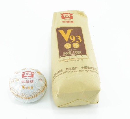 Pressed Rip Pu-erh Tea - Shu Puer 2022 "V93" brand "Dai" plant "Menghai" 100 g, 