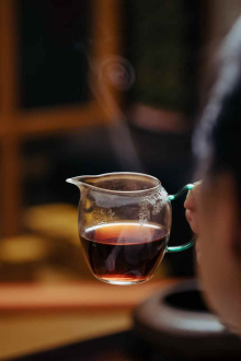 Loose Leaf Pu-erh Tea - Shu pu-erh "Fuyan cha" brand "Mr. Eighteen" (Mr. Eighteen) raw materials from the early 2000s, 10 g packaging, 