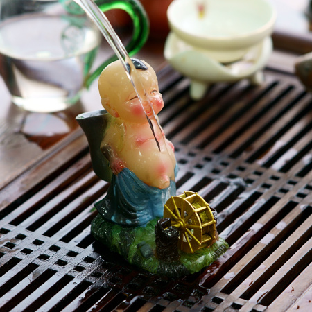 Color-changing tea figurine "Peeing Boy". Price: ₽2,380 rub.