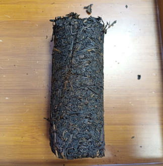 Dark Tea (Hei cha) - Старые чайные головы прессованные в брикет (Завод: "Да Мин", дата производства: 18.02.2013, вес: 250 гр.)., 