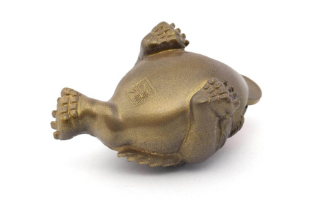 Color-changing tea figurine "Medium Three-legged Wealth Toad with a Red Nose". Price: ₽1,580 rub.