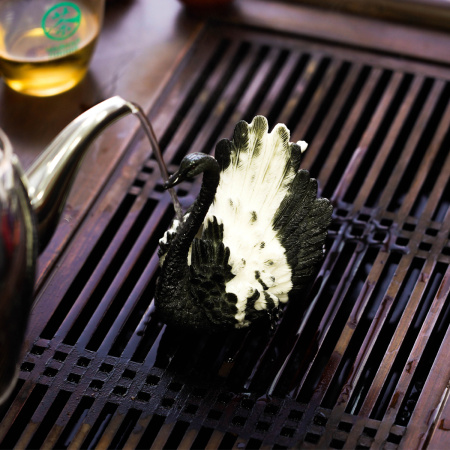 Color-Changing Tea Toy "Black and White Swan". Price: ₽2,610 rub.