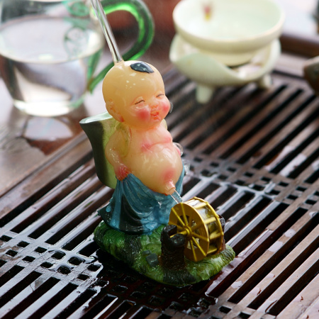 Color-changing tea figurine "Peeing Boy". Price: ₽2,380 rub.