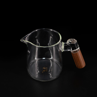 Glass chahai with a wooden handle "Virtuosity". Price: ₽2,770 rub.